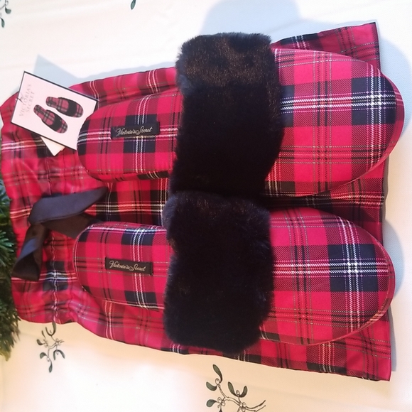 VICTORIA'S SECRET SIGNATURE SATIN SLIPPERS NWT IN BLK/ RED WITH BAG - Picture 2 of 8